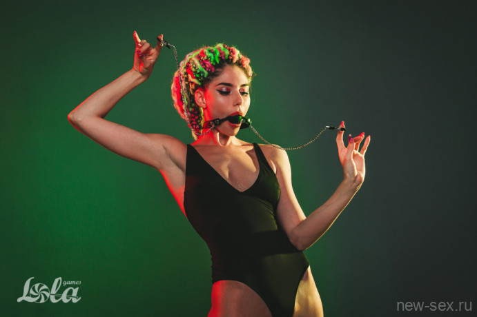 Кляп-шар с удобным ремешком и зажимами для сосков Party Hard Hentai