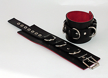 Наручники подшитые с 3–мя D–кольцами