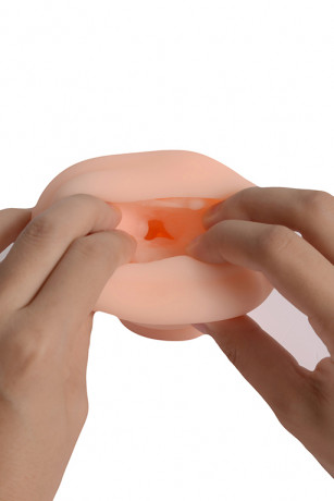 Большой реалистичный мастурбатор Азиатка