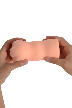 Большой реалистичный мастурбатор Азиатка