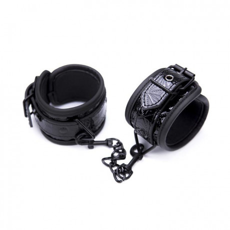 Оковы на ноги с геометрическим принтом