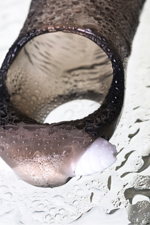 Реалистичная черная увеличивающая насадка для пениса с подхватом мошонки XLover