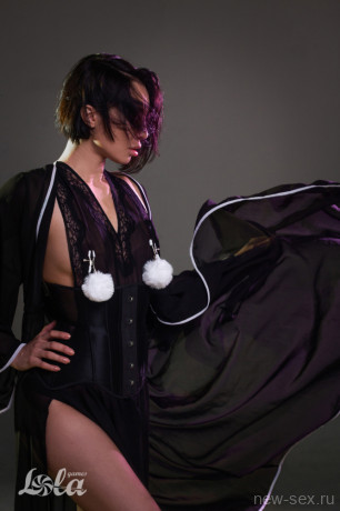 Серебристые зажимы на соски с пушистыми мягкими украшениями Party Hard Angelic