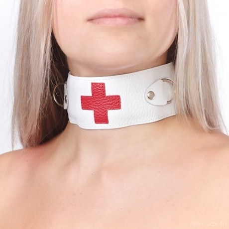 Ошейник белый с красным крестом