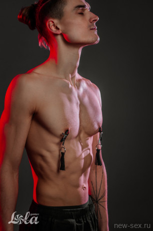 Металлические зажимы на соски с игривыми кисточками Party Hard Sweet Escape