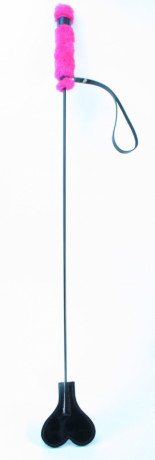 Стек из лаковой кожи с ручкой из яркого плюша