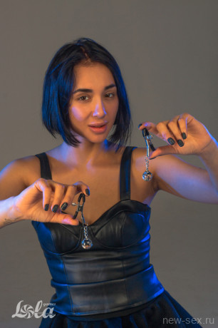 Металлические зажимы на соски с украшением Party Hard Good Vibes