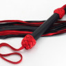 Многохвостовая плеть черно-красного цвета с жесткой рукояткой