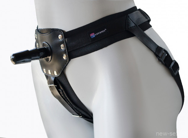 Женские страпон трусики с насадкой Вак-у-Лок и вагинальной пробкой Linda