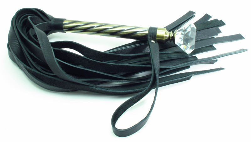 Эксклюзивная кожаная плеть с широкими хвостами и кристаллом в рукоятке