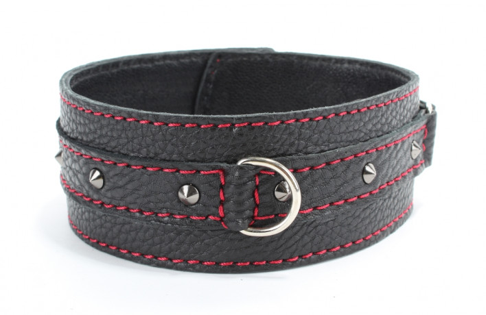 Ошейник из натуральной кожи с шипами