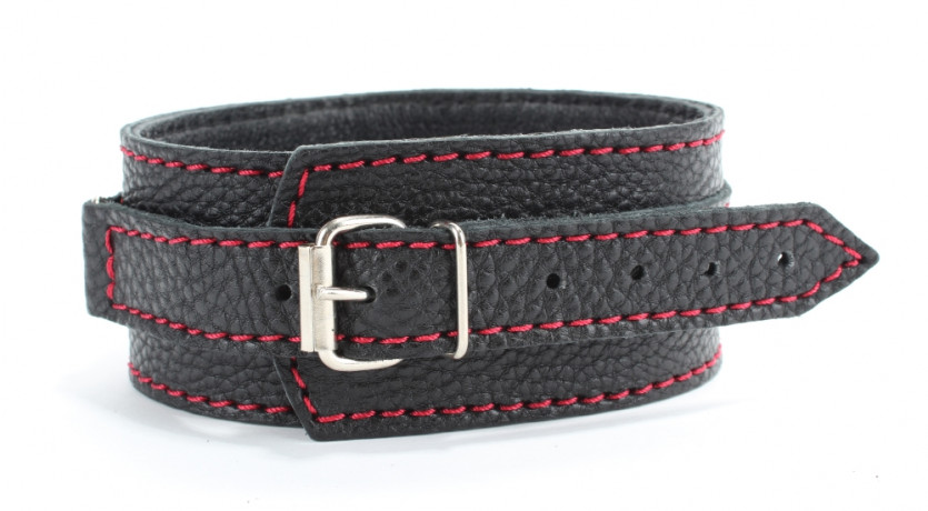 Ошейник из натуральной кожи с шипами