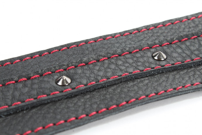 Ошейник из натуральной кожи с шипами