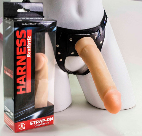 Фаллоимитатор на поясе-трусиках