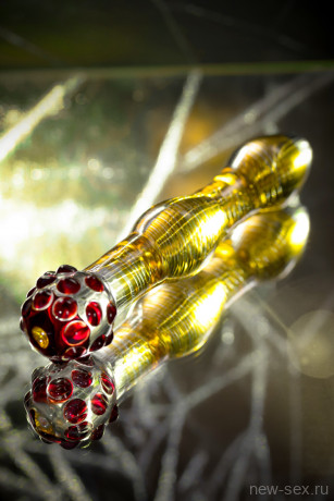 Рельефный двухсторонний фаллоимитатор из цветного стекла Sexus Glass