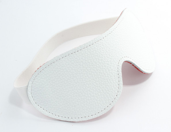 Белая маска из мягкой натуральной кожи