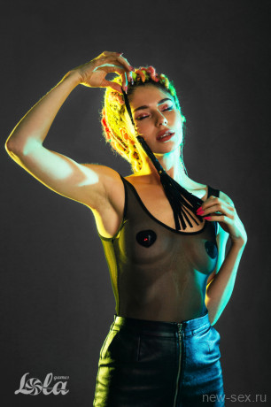 Стильная мини-плеть черного цвета для БДСМ игр Party Hard Attraction