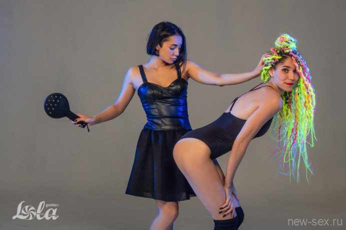 Черная БДСМ шлепалка круглой формы Party Hard Barb