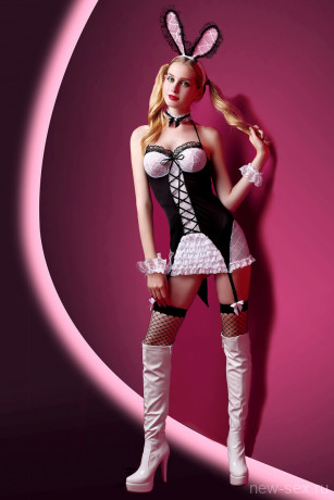 Сексуальный костюм зайки с ушками и чулками Charity
