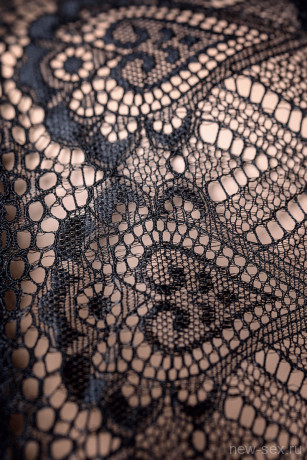 Кружевное боди с открытой спиной Delight