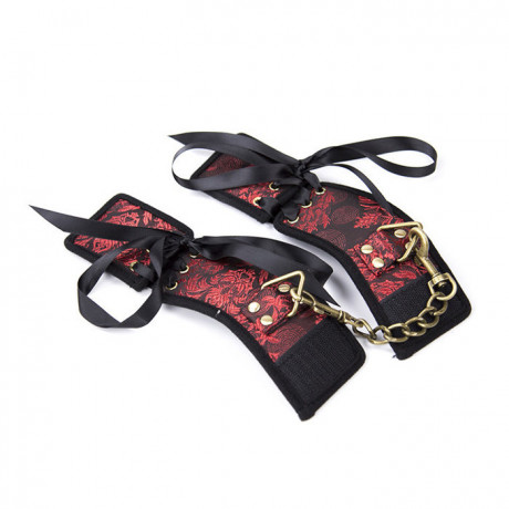 Широкие женские оковы с кружевом