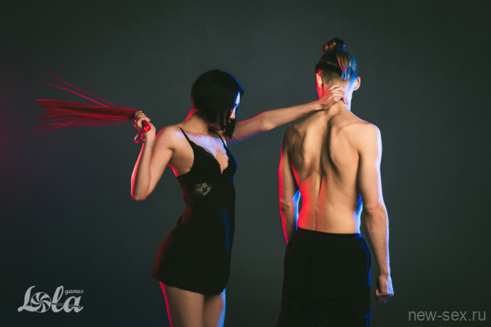 БДСМ плеть из ПВХ с удобной рукояткой с петлей Party Hard Temptation