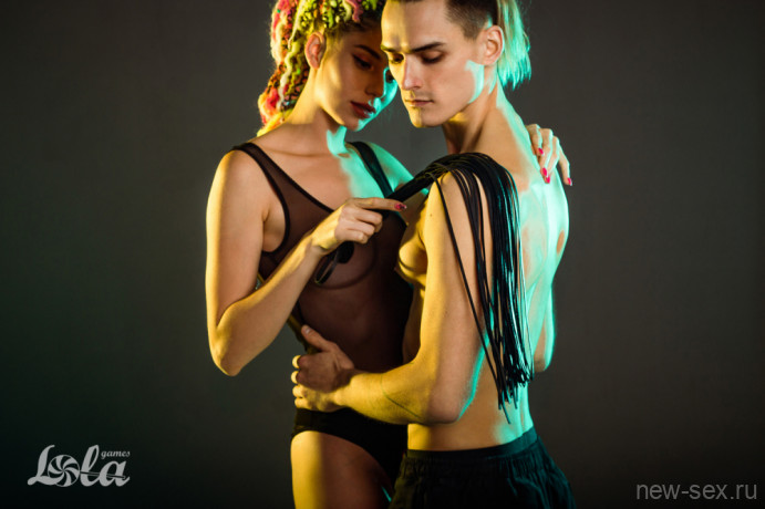 БДСМ плеть из ПВХ с удобной рукояткой с петлей Party Hard Temptation