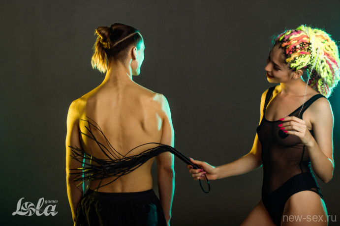 БДСМ плеть из ПВХ с удобной рукояткой с петлей Party Hard Temptation