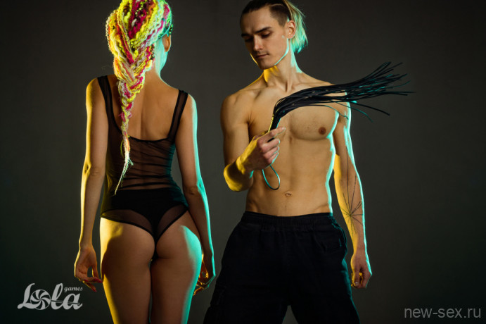 БДСМ плеть из ПВХ с удобной рукояткой с петлей Party Hard Temptation