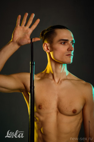 БДСМ плеть из ПВХ с удобной рукояткой с петлей Party Hard Temptation