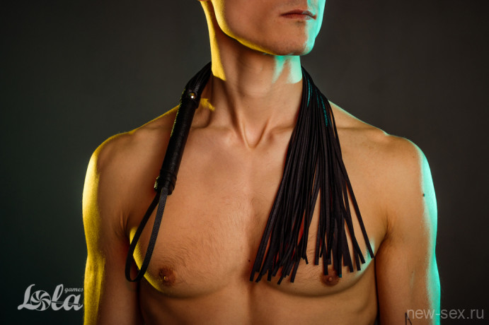 БДСМ плеть из ПВХ с удобной рукояткой с петлей Party Hard Temptation