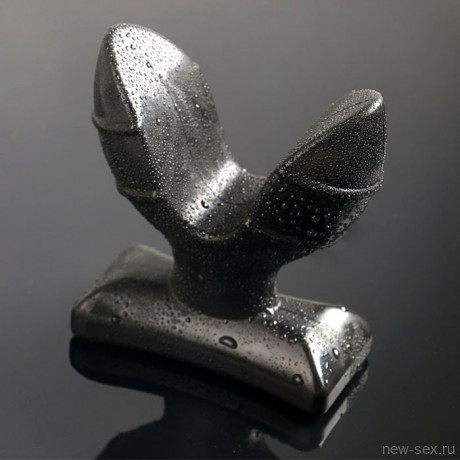 Большая черная анальная пробка с двумя лепестками