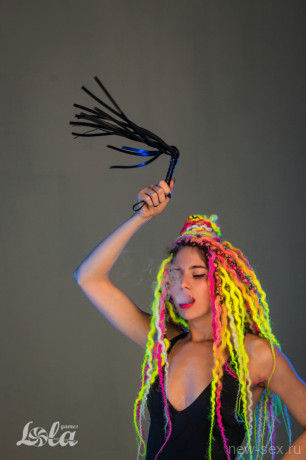 Изящная длинная плеть для БДСМ игр Party Hard Risque