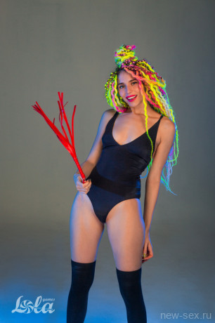 Изящная длинная плеть для БДСМ игр Party Hard Risque