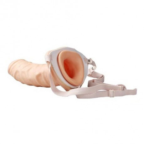 Телесный фаллопротез на ремнях