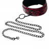 Стильный красно-черный ошейник с геометрическим принтом и поводком