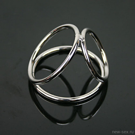 Металлический бондаж члена и мошонки