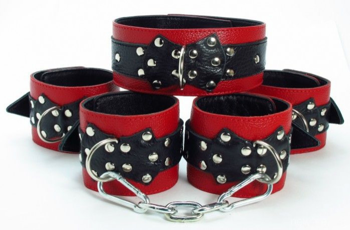 Набор аксессуаров из кожи