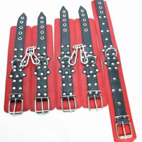 Набор аксессуаров из кожи