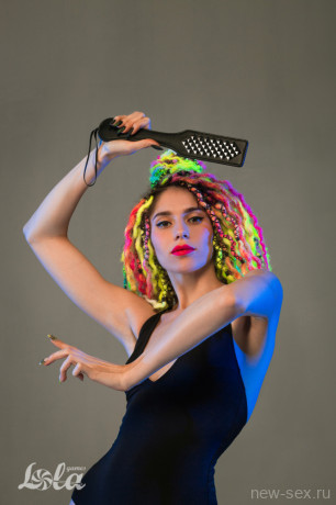 Шлепалка со вставкой из металлических клепок Party Hard Hot Spot