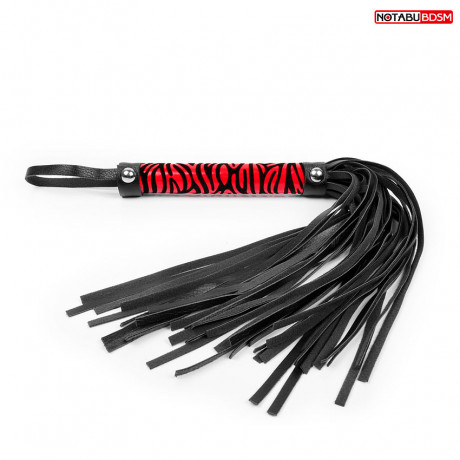 Изящная плеть из длинных хвостов и удобной декорированной рукоятки