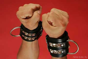 Наручники, декорированные P215