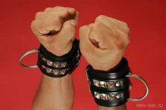 Наручники, декорированные P215