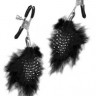 Черные зажимы на соски с украшением из меха