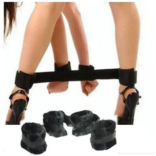 Плюшевый черный фиксатор руки ноги