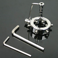 Фиксатор на член с шипами и катетером