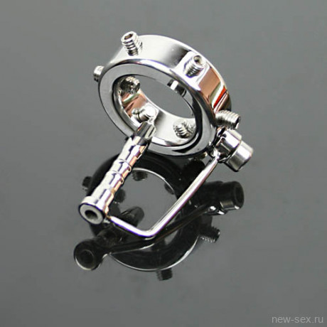 Фиксатор на член с шипами и катетером