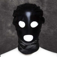 Маска на лицо с отверстиями для рта и глаз