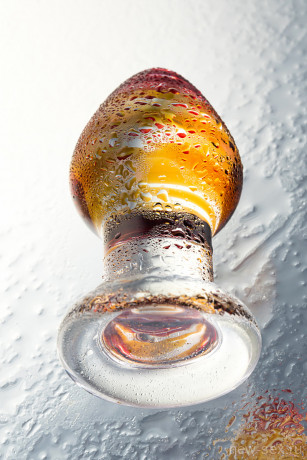 Гладкая анальная пробка с оригинальным рисунком Sexus Glass