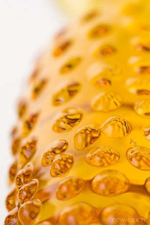 Рельефная анальная пробка желтого цвета Sexus Glass